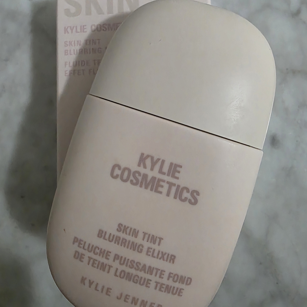 Kylie Cosmetics Blurring Elixir - Soft Cream